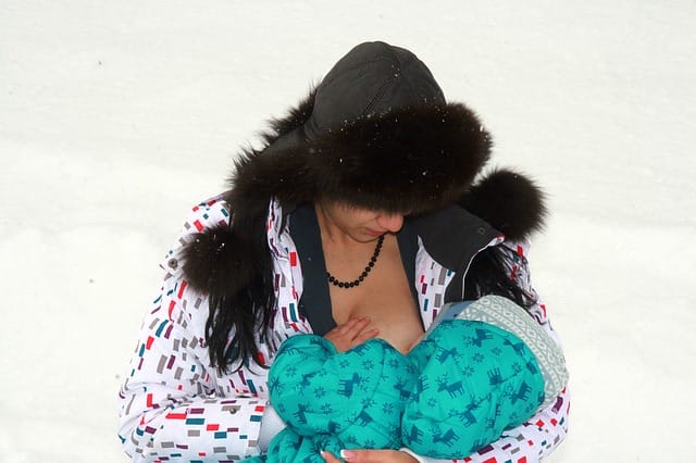 Healthy Benefits Of Breast Milk To The Baby (2)